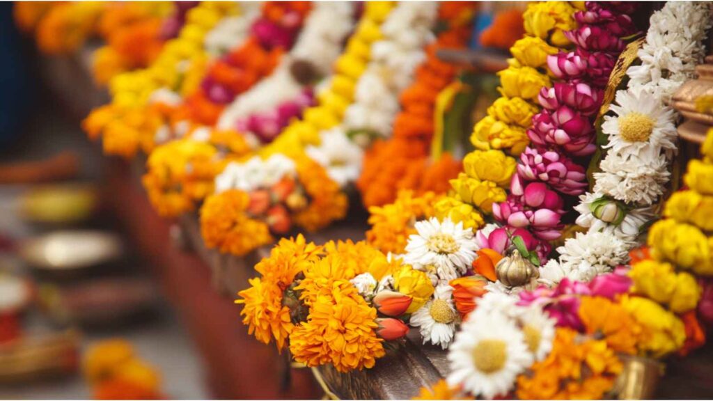 Sacred Garlands in Hinduism: Rituals Scriptures and Temple Traditions 2 Ritualistic Applications of Garlands